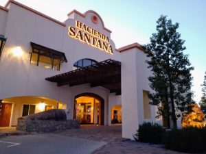 Hotel Hacienda Santana es un hotel en Tecate que acepta mascotas.